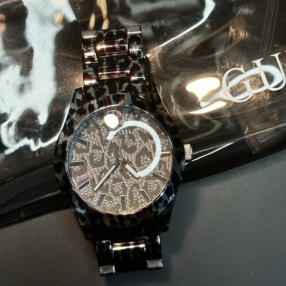 Guess Leopard Watch - Picture 3 of 5